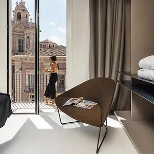 meo-design-suites-spa.catania-hotels.net/